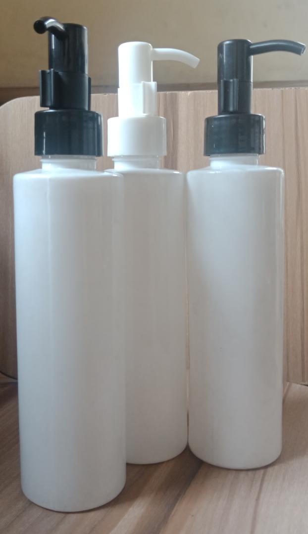 LONG LOTION CONTAINER (WHITE)
