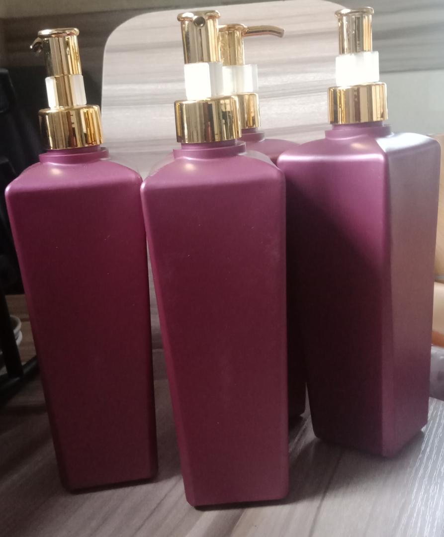 BIG V-SHAPE LOTION CONTAINER (WAGE PUMP)