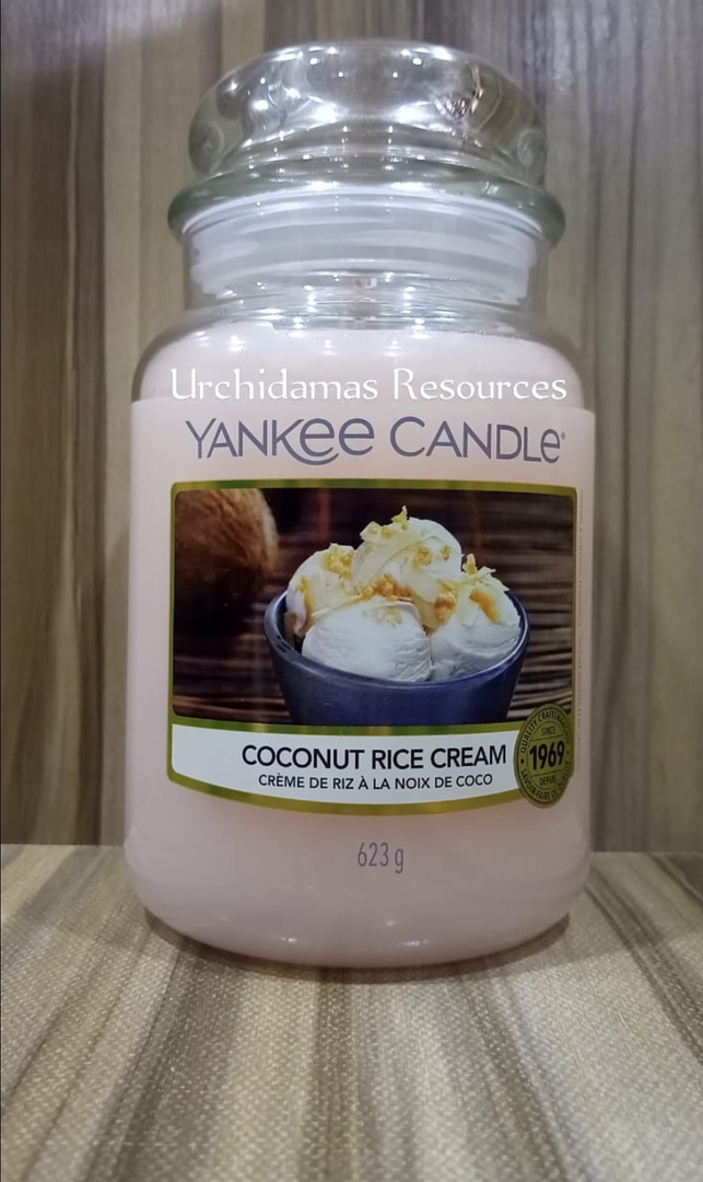 COCONUT RICE CREAM SCENTED CANDLE